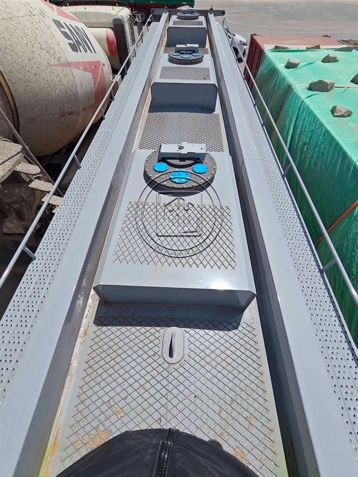 Three-axle Green Carbon Steel Tank Trailer
